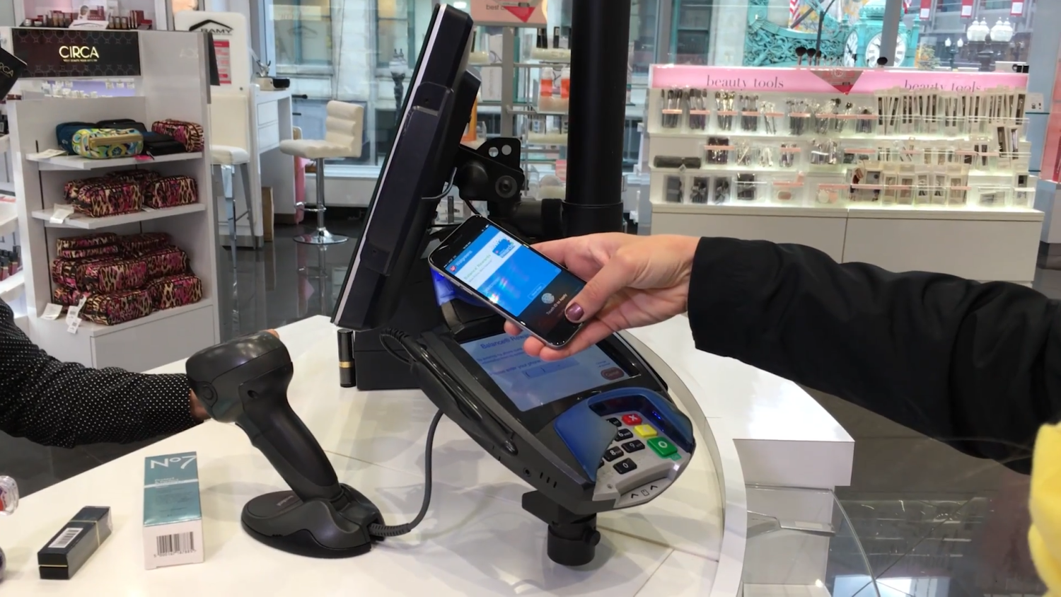 تقارير iOS 12 سيحول الآيفون الى مفتاح آمن لغرف الفنادق