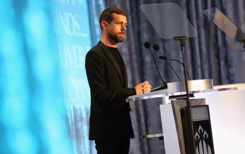 تويتر تربح للمرة الاولى منذ 2013