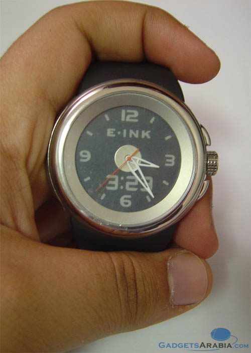 phosphor-eink-watch-in-hand.jpg