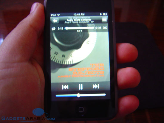 ipod-touch-music-playback-gadgetsarabia.jpg
