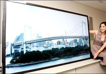 سامسونج تكشف النقاب عن شاشة بقياس 82 إنش تعمل بتقنية OLED 3