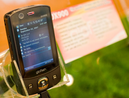 إيتين تعرض هاتفها الكفي DX900 ثنائي الشرائح و V900 للبث الرقمي 3