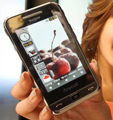 سامسونج تطلق هاتف Haptic 2 بشاشة بقياس 3.2 إنش 3