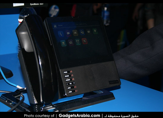intel-atom-desktop-phone