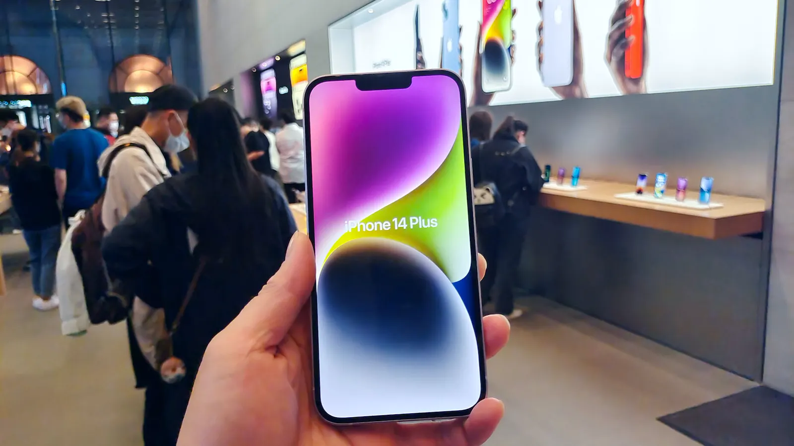 iPhone 14 Plus لم يحقق طموحات آبل وتقارير تتحدث عن وقف انتاجه 12 iPhone 14 Plus لم يحقق طموحات آبل وتقارير تتحدث عن وقف انتاجه 1