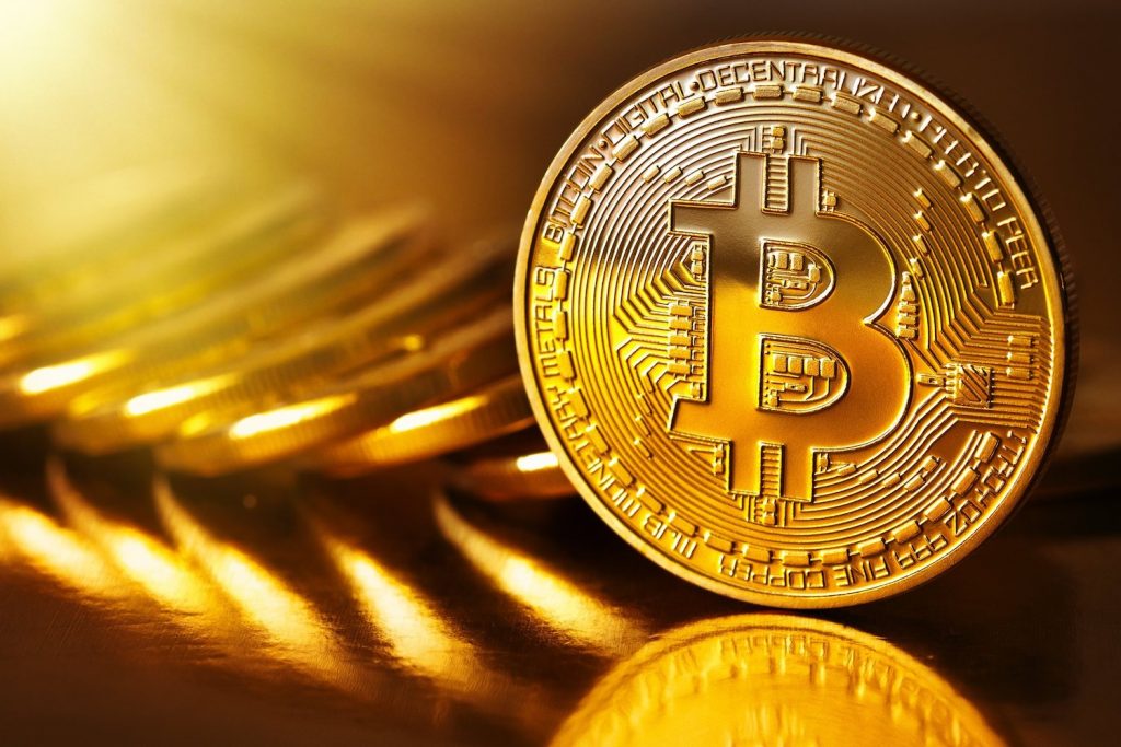البيتكوين يلامس حاجز الـ 10 الاف دولار لأول مرة منذ عام 11 البيتكوين يلامس حاجز الـ 10 الاف دولار لأول مرة منذ عام