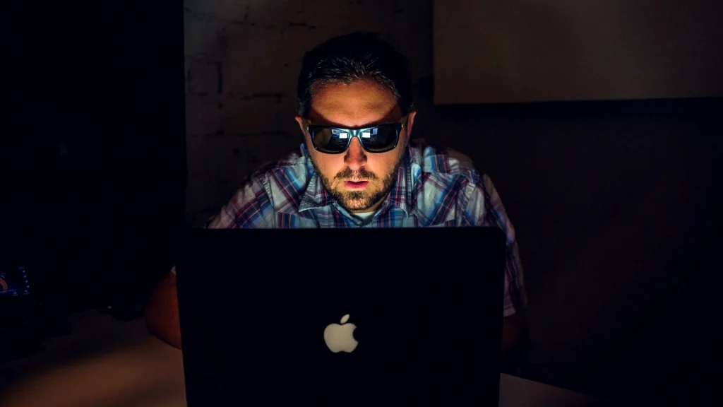 بسبب اختراق Apple iCloud حبس رجل في كاليفورنيا 8 سنوات 15 بسبب اختراق Apple iCloud حبس رجل في كاليفورنيا 8 سنوات