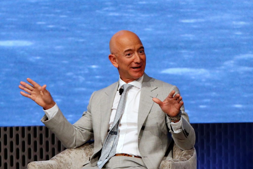 جيف بيزوس يتنحى عن منصب رئيس أمازون التنفيذي في يونيو 2021 11 جيف بيزوس يتنحى عن منصب رئيس أمازون التنفيذي في يونيو 2021