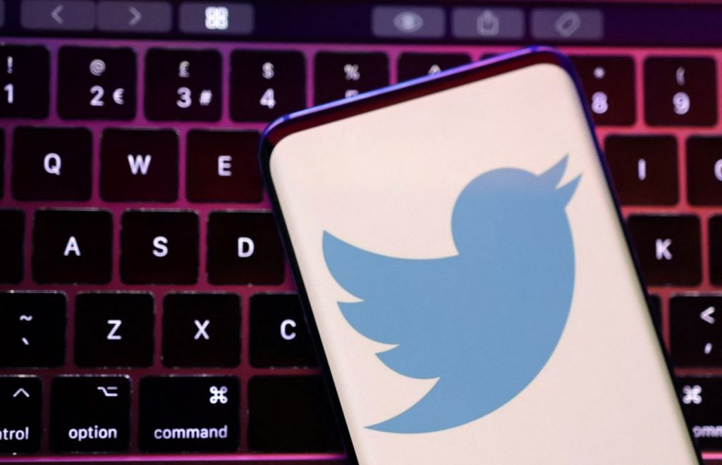 حملة أسهم تويتر يصوتون لصالح صفقة استحواذ إيلون ماسك