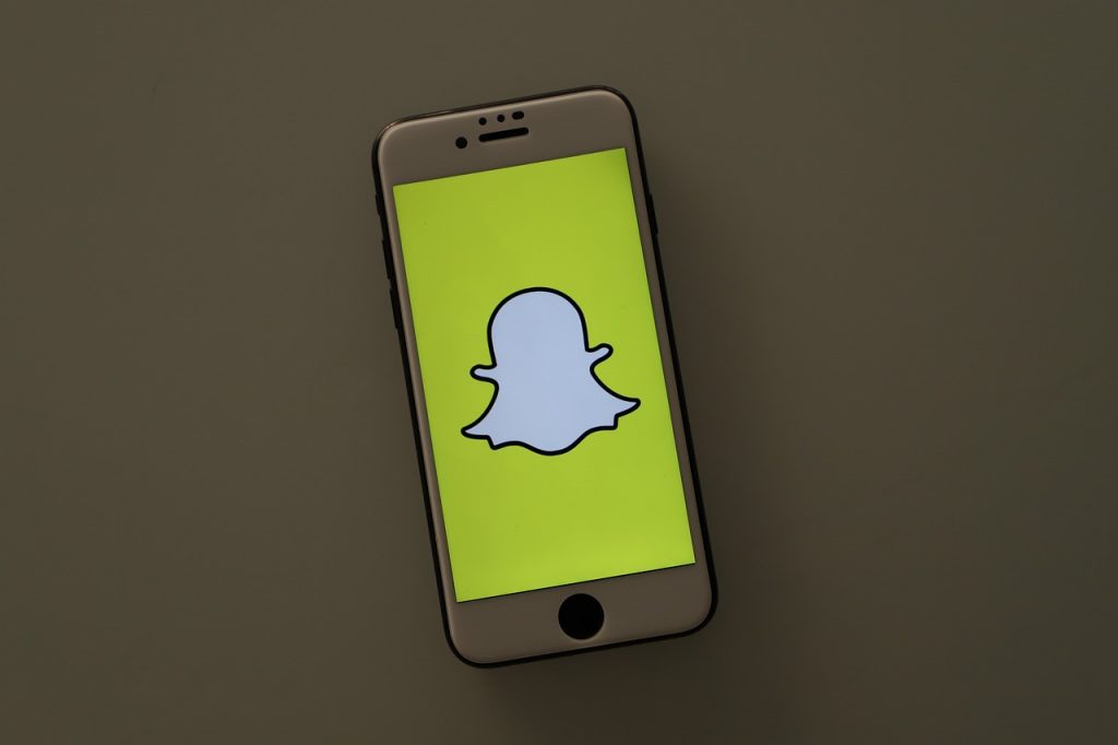 سناب شات يسجل زيادة في الإيرادات بنسبة 62٪، ويضيف 16 مليون مستخدم إضافي في آخر 3 شهور 11 سناب شات يسجل زيادة في الإيرادات بنسبة 62٪، ويضيف 16 مليون مستخدم إضافي في آخر 3 شهور