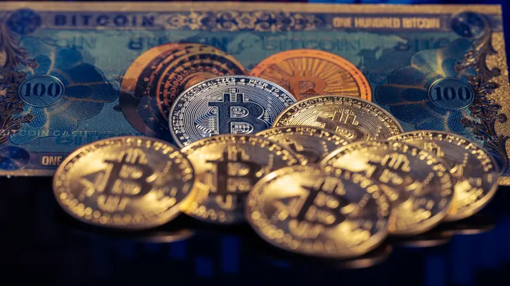 سوق العملات المشفرة يفقد أكثر من 70 مليار دولار في 24 ساعة 11 سوق العملات المشفرة يفقد أكثر من 70 مليار دولار في 24 ساعة