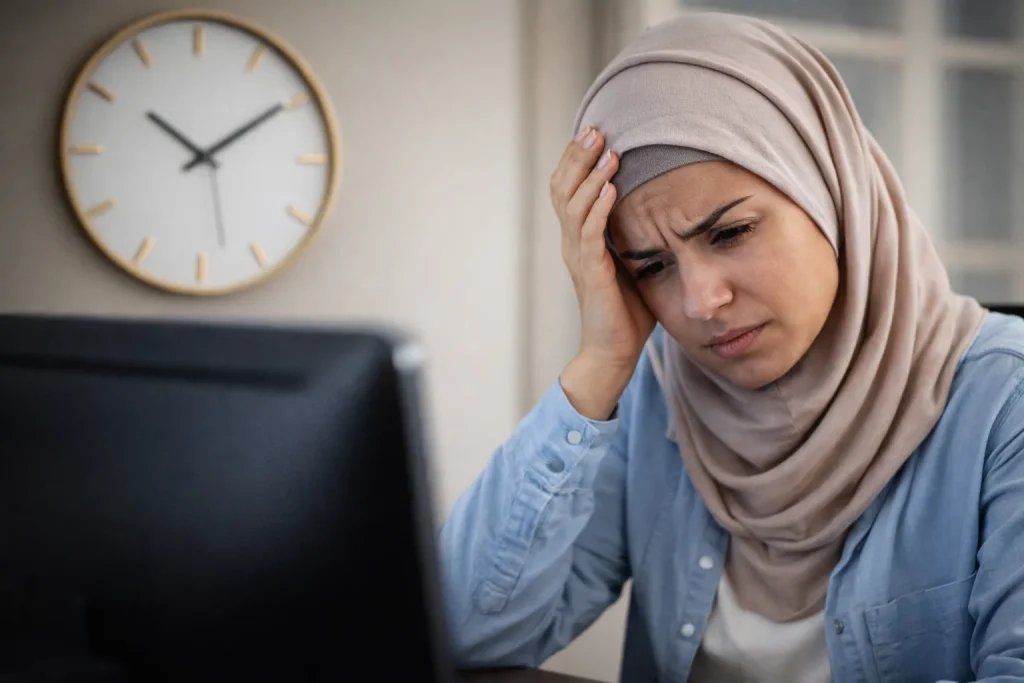 عادات استخدام الكمبيوتر التي تضيع وقتك يوميًا