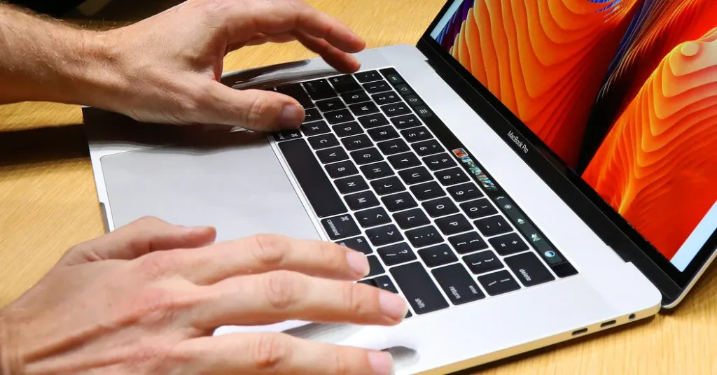 عملاء Apple MacBook سيحصلون على تعويضات باجمالي 50 مليون دولار بسبب لوحة المفاتيح 15 عملاء Apple MacBook سيحصلون على تعويضات باجمالي 50 مليون دولار بسبب لوحة المفاتيح
