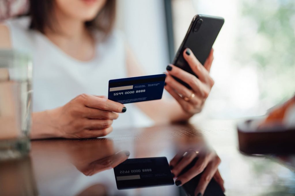 كيف تجعل عمليات الدفع عبر الإنترنت أكثر أمانًا 11 كيف تجعل عمليات الدفع عبر الإنترنت أكثر أمانًا