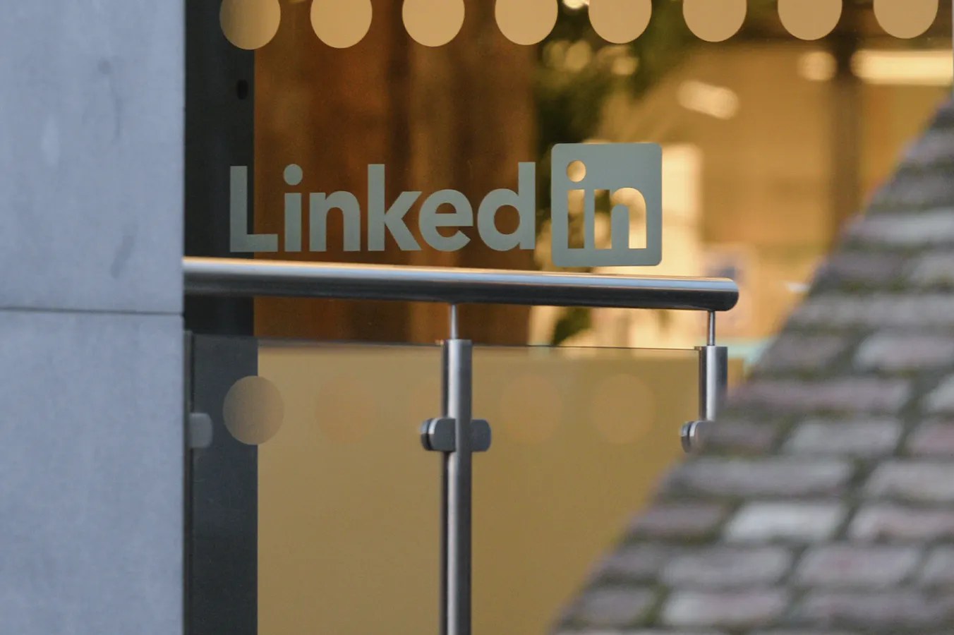 LinkedIn تنضم الى قائمة الشركات في الاستغناء عن الموظفين 12 LinkedIn تنضم الى قائمة الشركات في الاستغناء عن الموظفين 1