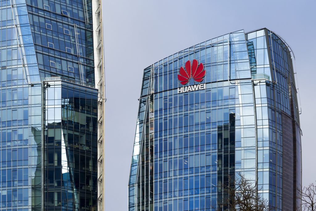 هواوي تخطط لتوجيه ضربة قوية لسامسونج وأبل عبر إتاوات 5G 11 هواوي تخطط لتوجيه ضربة قوية لسامسونج وأبل عبر إتاوات 5G