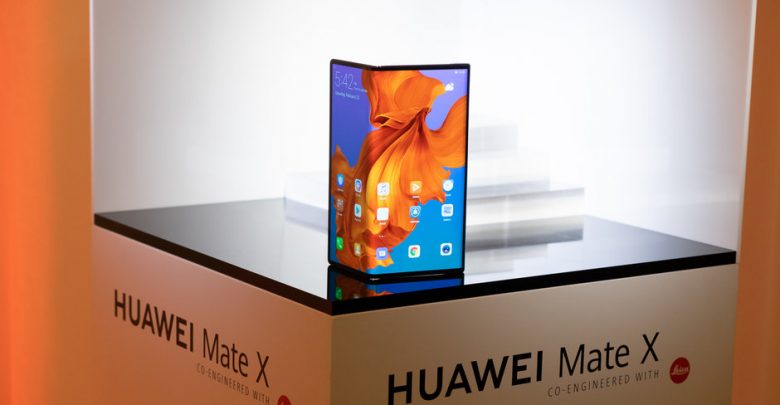 بالصور : هواوي تكشف عن هاتفها القابل للطي Mate X بسعر 2600 دولار