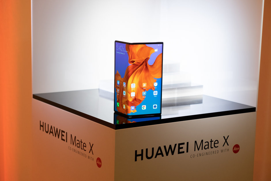 بالصور : هواوي تكشف عن هاتفها القابل للطي Mate X بسعر 2600 دولار 11 بالصور : هواوي تكشف عن هاتفها القابل للطي Mate X بسعر 2600 دولار