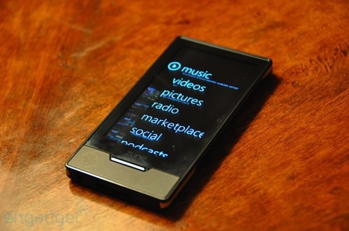 zunehd_hands03-500x331