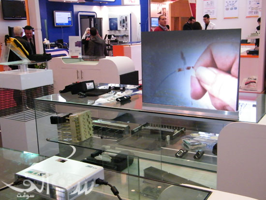 بالفيديو: نظام عرض 3M بشاشة زجاجية شفافة و قابلية الرؤية على الجهتين 5