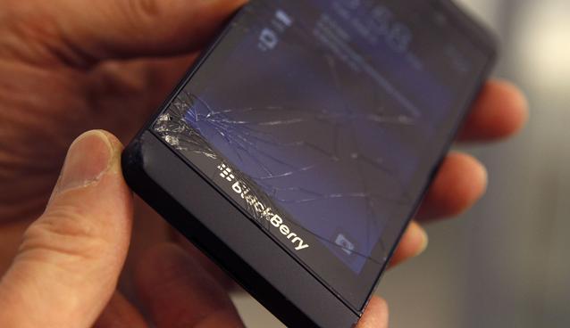 هاتف BlackBerry Z10 يفشل في تجاوز أول اختبار للسقوط 2