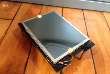 صور أول نموذج للايفون 9