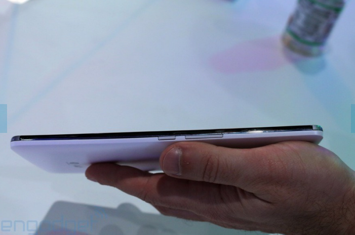 Hisense-X1-is-now-the-largest-screened-smartphone-at-6.8-inches (3)
