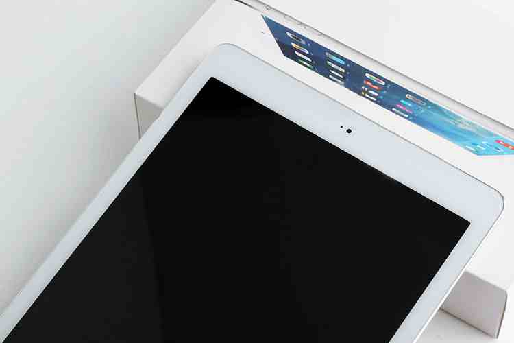 Alleged-iPad-Air-2iPad-6-dummy-design-leaks-out-Touch-ID-fingerprint-scanner-is-a-go (1)