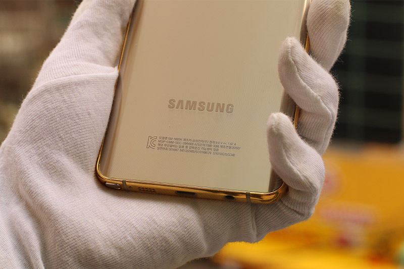 The-gold-plated-Samsung-Galaxy-Note5 (2)