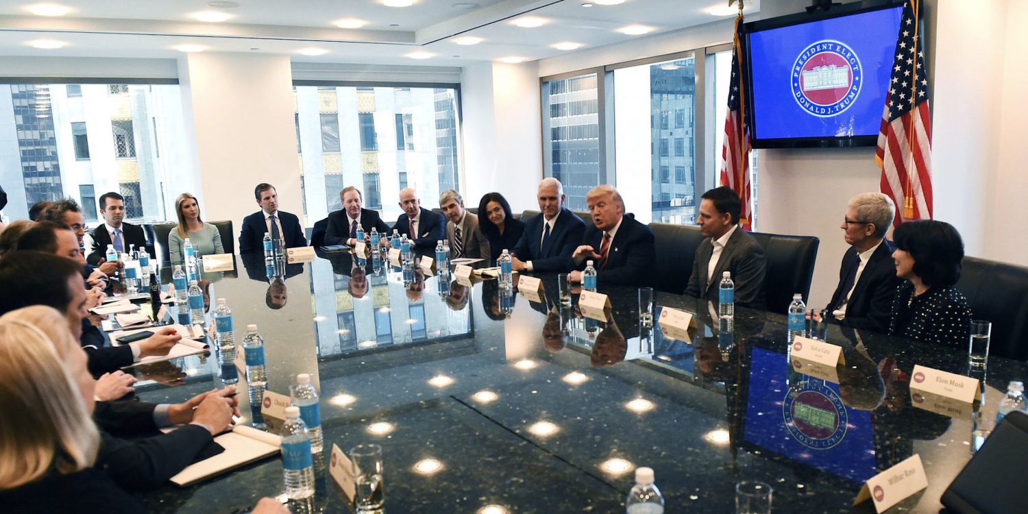 بالفيديو : كبار رجال التقنية في العالم على طاولة الاجتماعات مع الرئيس الامريكي المنتخب 6
