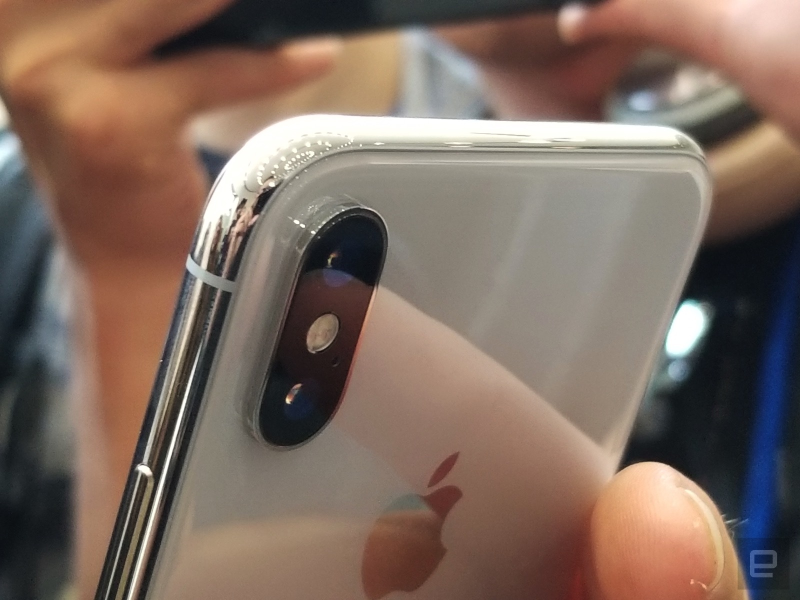 رغم تقارير قلة المبيعات : الايفون اكس الاكثر بيعاً في العالم خلال مارس 2018 11 رغم تقارير قلة المبيعات : الايفون اكس الاكثر بيعاً في العالم خلال مارس 2018