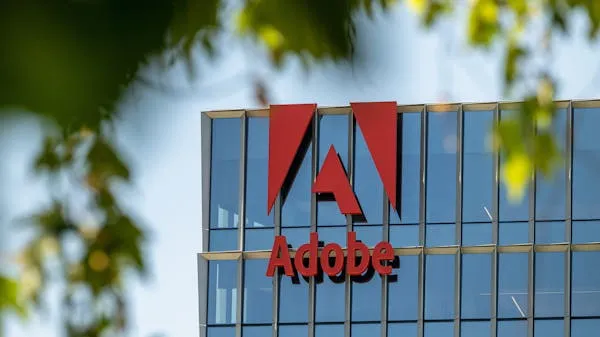 Adobe تسعى للاستحواذ على (Synthesia) بقيمة 3 مليارات دولار