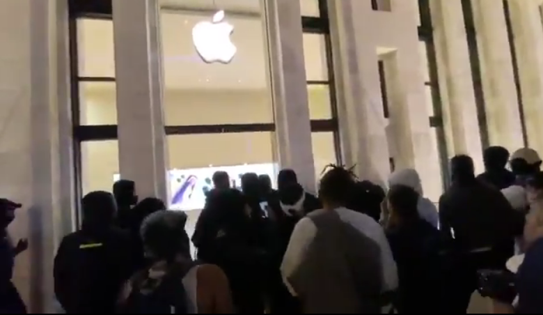 فيديو سرقة متجر أبل في واشنطن 1
