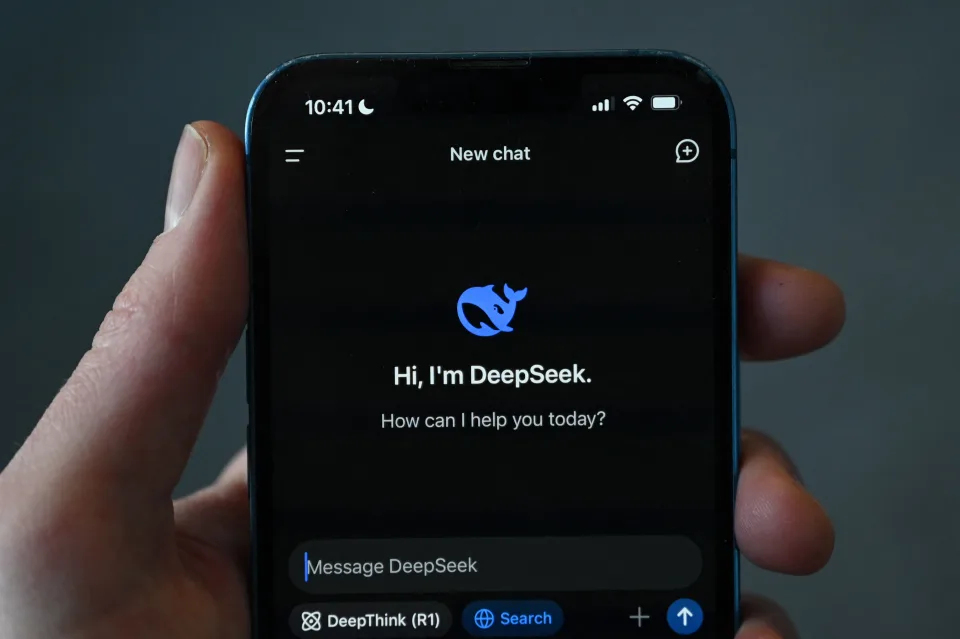 DeepSeek AI يصعق شركات التكنولوجيا الامريكية