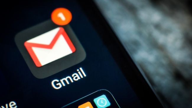 Gmail للايفون والايباد يحصل اخيراً على الثيم الليلي