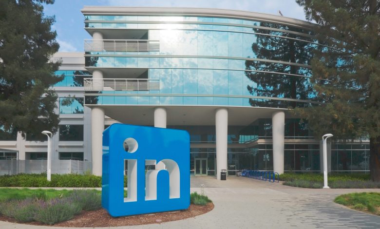LinkedIn بين جدوى الاستخدام والاستغناء