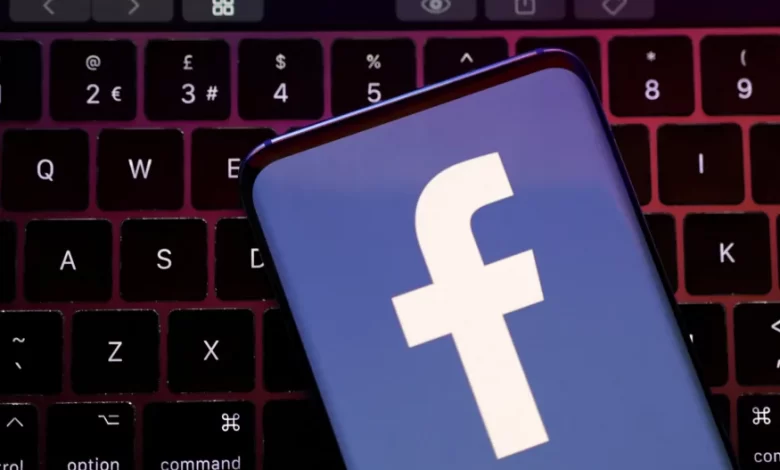 Meta تصلح خطأ فيسبوك الذي أرسل طلبات صداقة تلقائية إلى المستخدمين