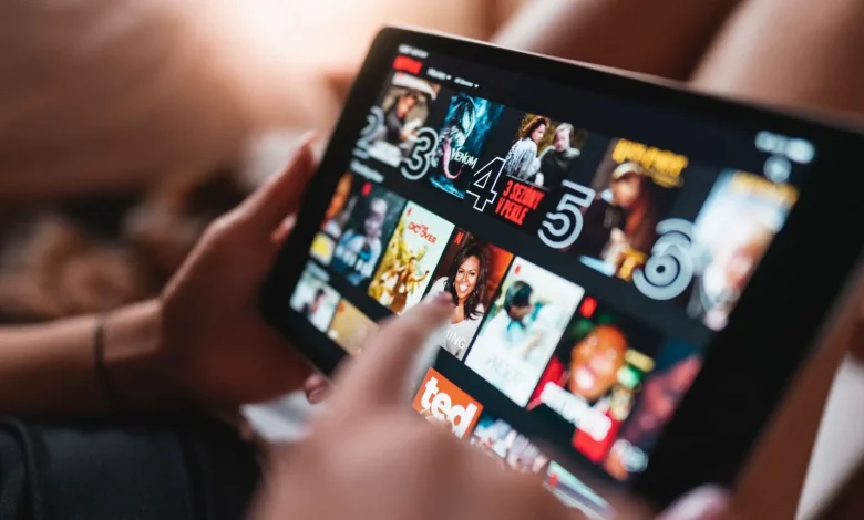 Netflix تلغي ميزة مهمة في تطبيقها المحمول وتثير غضب المستخدمين