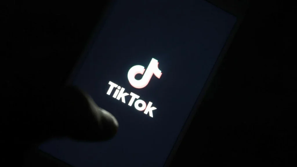 TikTok - شرح التغيير الى الوضع الداكن في 2022 13 TikTok - شرح التغيير الى الوضع الداكن