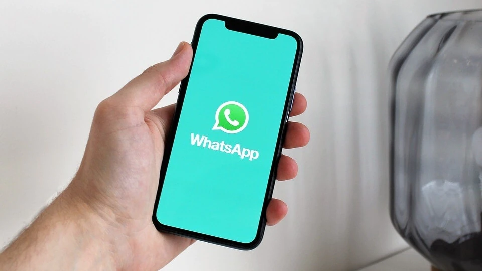 WhatsApp يختبر مشاركة (الحالة) على فيس بوك بشكل مباشر 11 WhatsApp يختبر مشاركة (الحالة) على فيس بوك بشكل مباشر