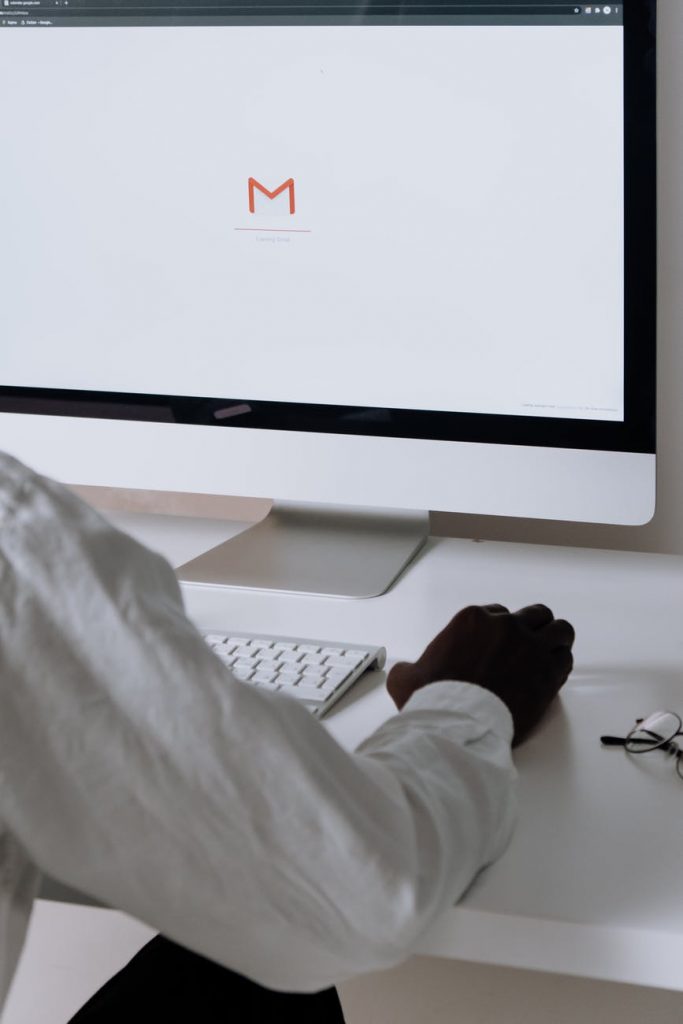يمكنك الآن إجراء مكالمات صوتية ومرئية من تطبيق Gmail 17 يمكنك الآن إجراء مكالمات صوتية ومرئية من تطبيق Gmail