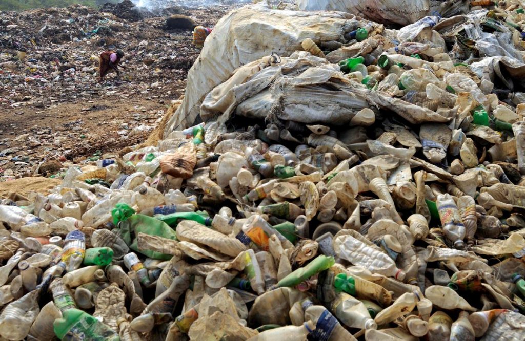 أزمة النفايات البلاستيكية تهدد الصحة العالمية - تقرير