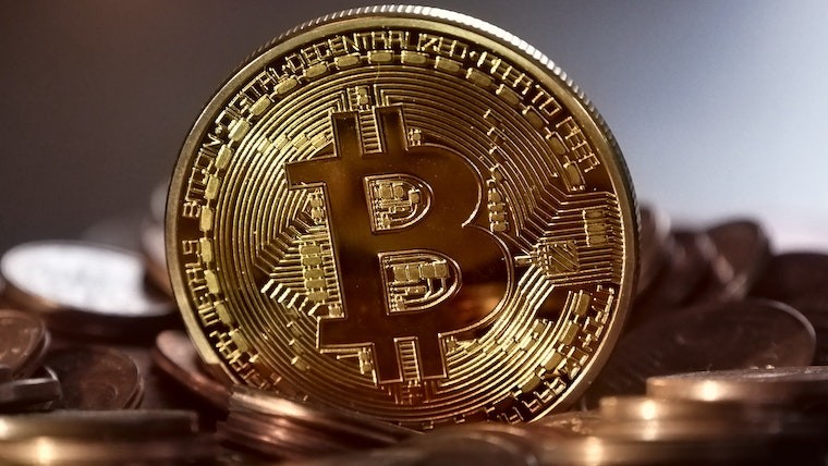 البيتكوين يلامس سقف الـ 100 الف دولار للمرة الاولى