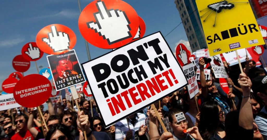 الحكومة التركية تضع الانترنت تحت الرقابة بشكل رسمي