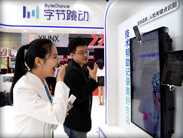 الصين تغلق تطبيق للشركة مالكة تيك توك بسبب عرض محتوى محظور