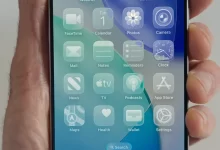 تحديث iOS 26.1 يُتيح لك جعل واجهة Liquid Glass أكثر ضبابية