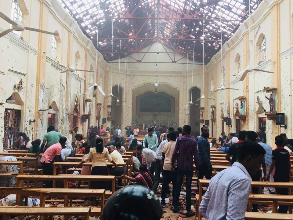 حظر وسائل التواصل الاجتماعي في سريلانكا بعد سلسلة تفجيرات