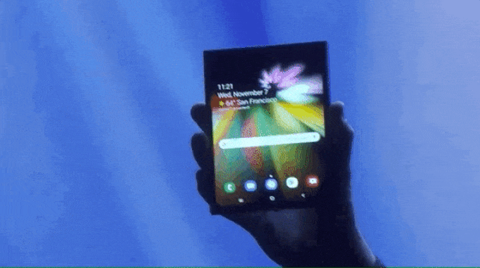 سامسونج تكشف عن أول جهاز بشاشة مرنة قابلة للطي