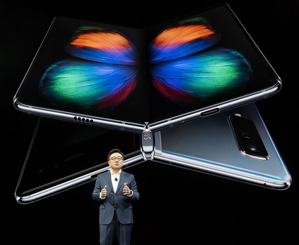 سعر وموعد بدء بيع هاتف سامسونج Galaxy Fold 1 سعر وموعد بدء بيع هاتف سامسونج Galaxy Fold