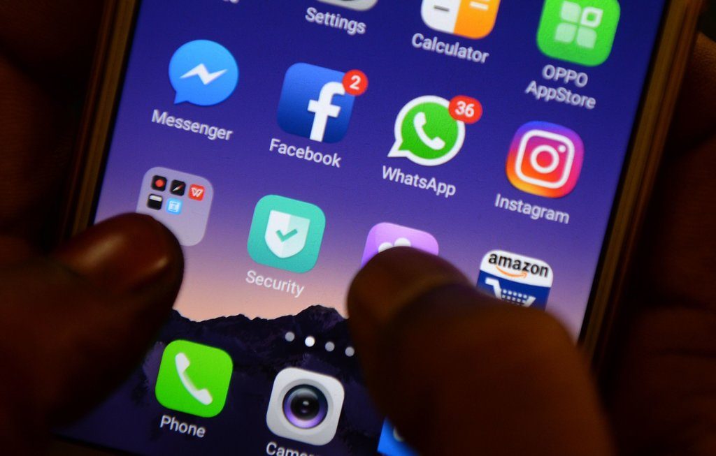 فيس بوك تخطط لدمج خدمة الرسائل في تطبيقات واتس اب وانستجرام وماسنجر